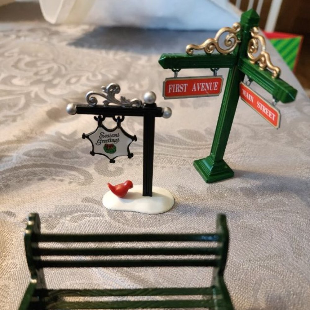 MINIATURE METAL POST STREET SIGN, BENCH AND SEASONS GREETING SIGN